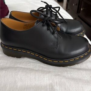 Women’s EU 39 doc marten shoes gorgeous and barely worn! #docmartens #shoes